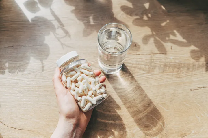 中年时期女性如何通过钙与维生素D保持骨骼健康