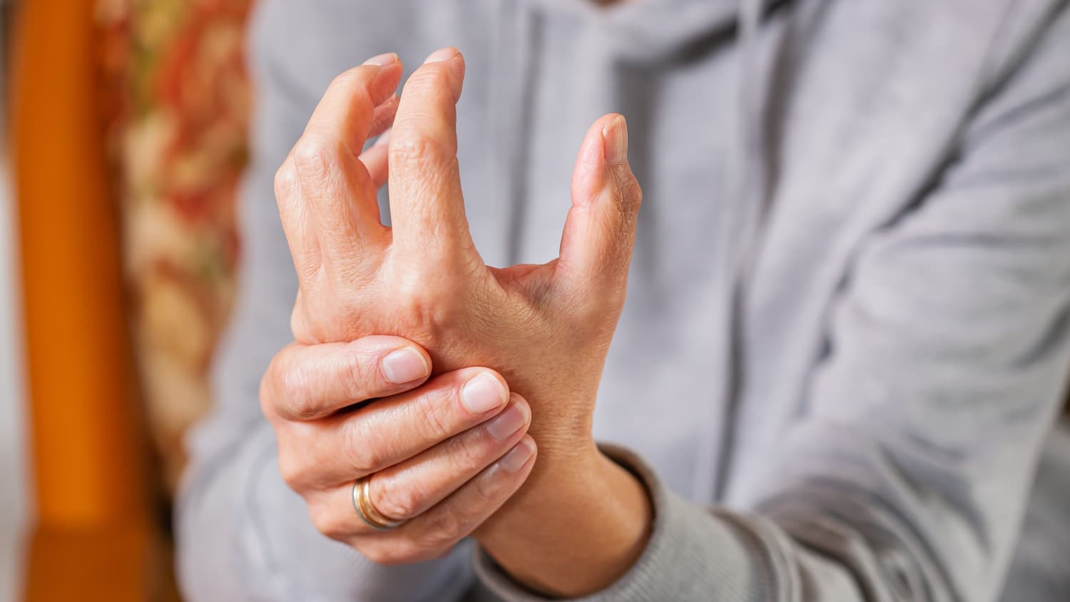 阻止关节破坏：类风湿关节炎的CCP/RF抗体报告解读与DMARDS、抗炎饮食