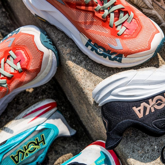 【2025硬核选购指南】从“踩屎感”鼻祖到赛道收割机，Hoka这10款宝藏跑鞋谁才是你的本命？