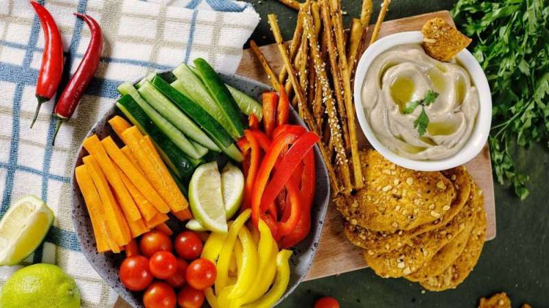 职场精英能量方案(6)：职场避坑指南：外卖族、出差党与商务酒局的“防御性饮食”策略