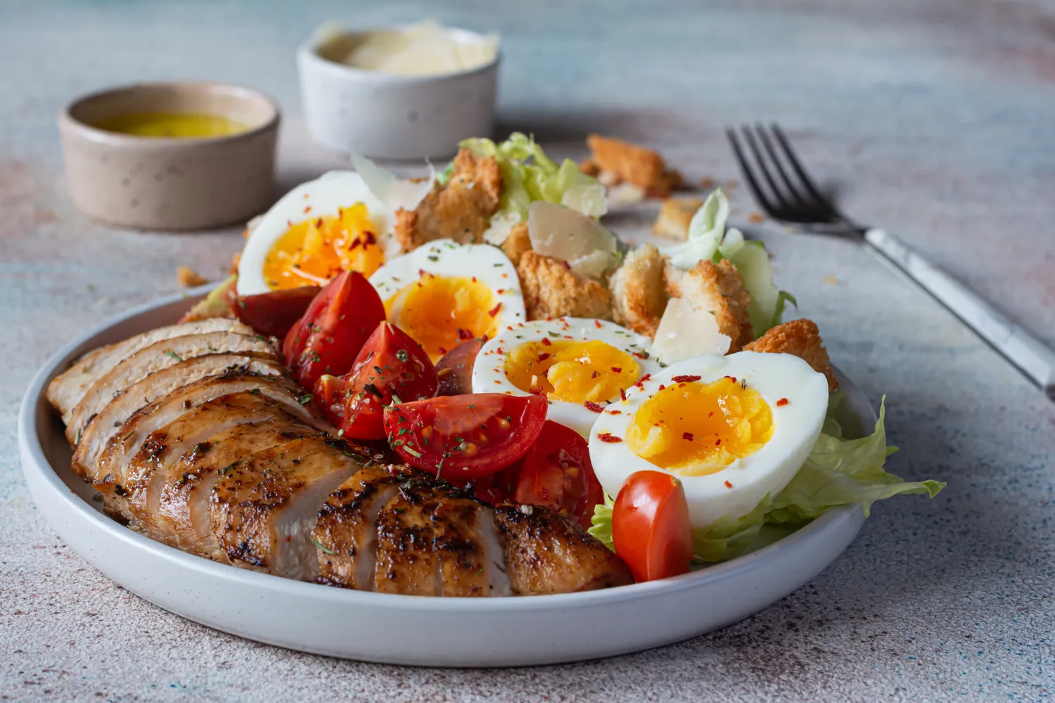 30岁后骨头变脆？想要老了不骨折，除了补钙，这1种营养素才是骨骼的生命支柱