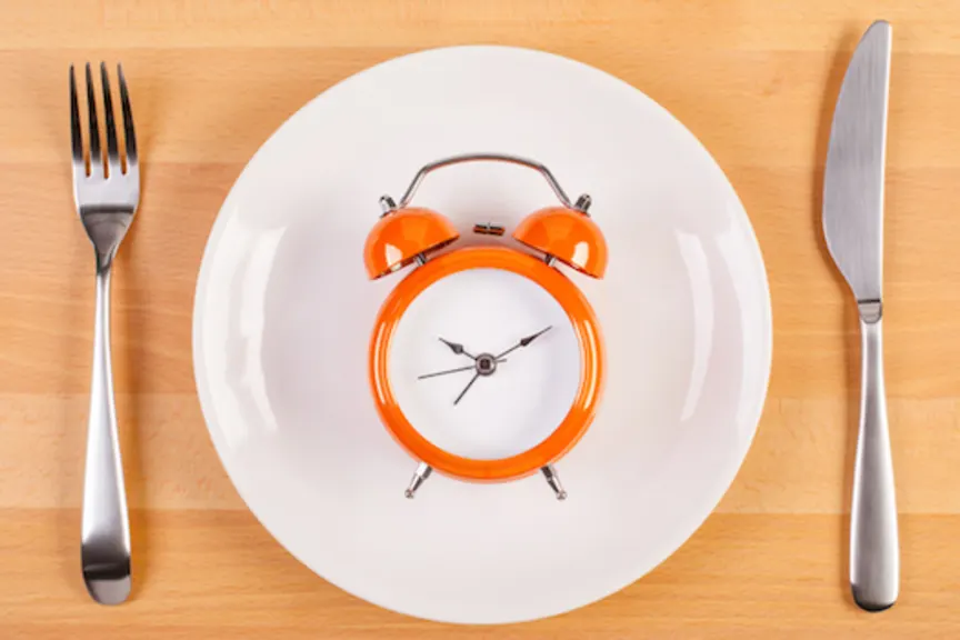 不吃早饭还是不吃晚饭？“间歇性禁食”背后的科学与讲究