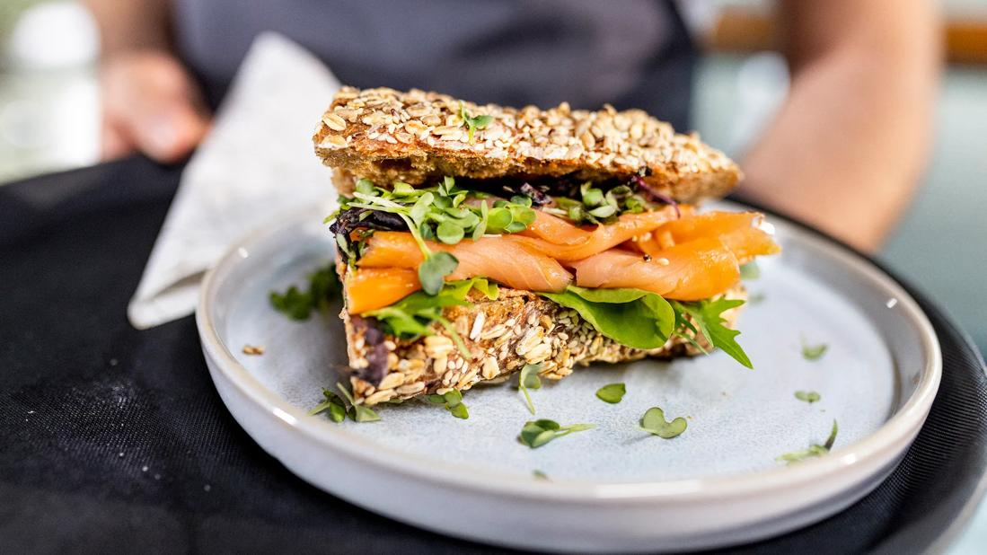 避开这3种“隐形炸弹”，让你的胆囊不再隐隐作痛：手把手教你如何吃出“无石”好身体